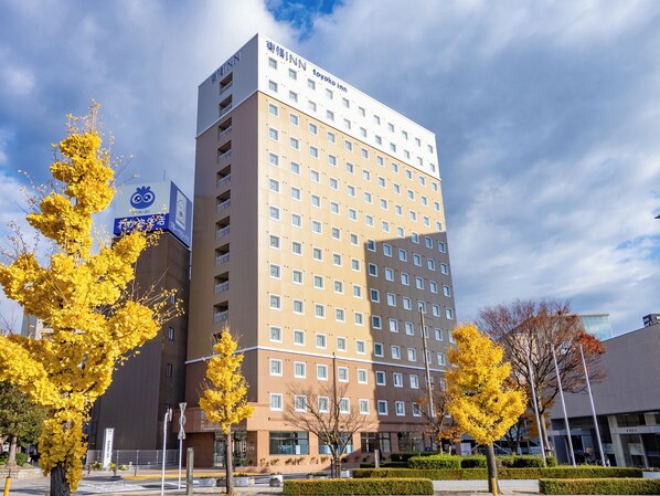 A multi-story building with a sign for "Toyoko Inn" and "Makasai" on the side.