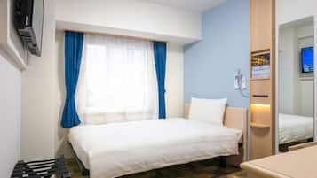 Desk, free WiFi, bed sheets