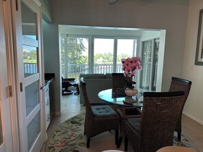 Interior - 2 Bed + Den condo in charming Naples with, private pool, WiFi. Relax and unwind (Naples)