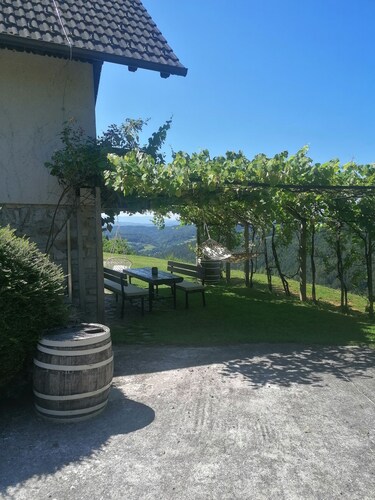 Charming 2-bedroom country house in Gabrovka with an exceptional view.