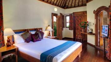 Double Room, Garden View | In-room safe, blackout curtains, free WiFi
