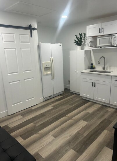 Confortable Tiny Home in  Magna