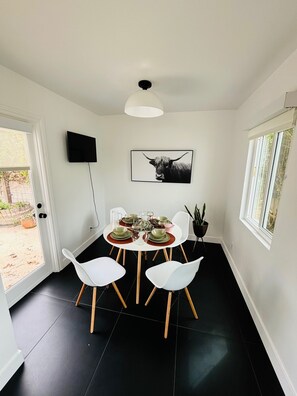 Dining - Zen Point Loma Garden House (San Diego)
