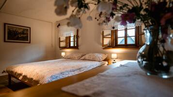 6 bedrooms, free WiFi, bed sheets