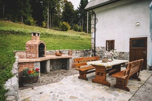 Outdoor dining - Gorenja Trebuša, Domačija Gačnik (Tolmin)