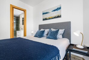 Departamento de lujo, vista al mar | 1 habitación, edredón, decoración personalizada y muebles diferentes 