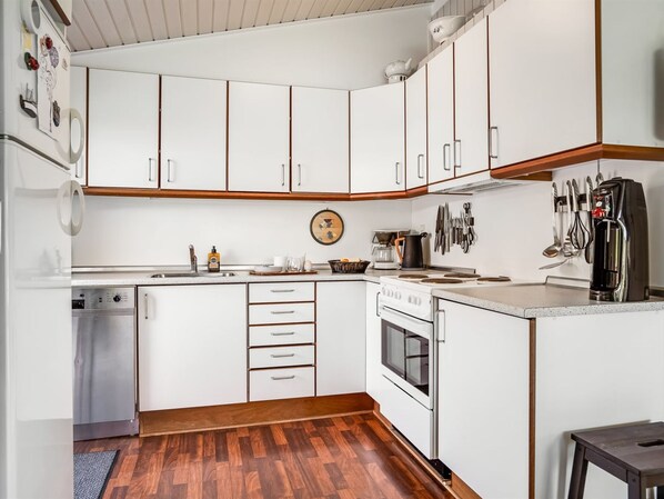 Frigorifero, microonde, forno, lavastoviglie
