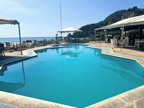 Outdoor pool - Glyfada Beach Escape, one of the closest to the beach & High Speed Internet (Corfu)