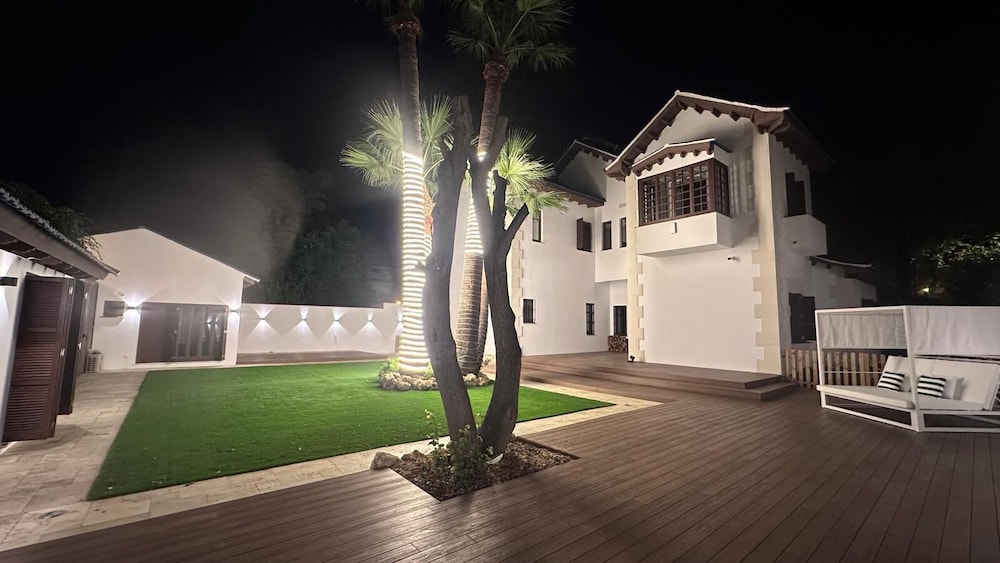 LA MODERNA SUITES