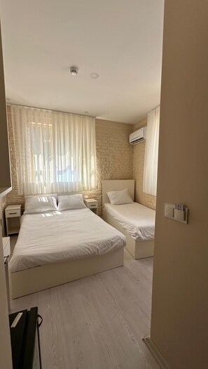 Standard Triple Room | Minibar, in-room safe, free WiFi, bed sheets - Rota Star Hotel Beyoğlu (Istanbul)