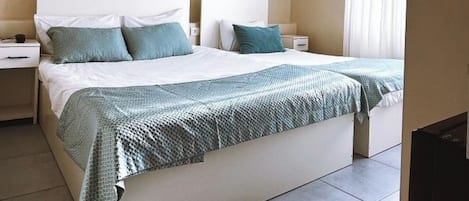Classic Triple Room | Minibar, in-room safe, free WiFi, bed sheets