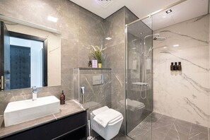 Hårføner og håndklær