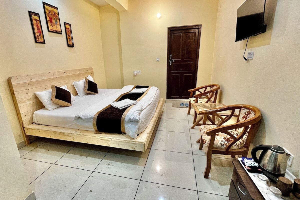Premium Room, 1 Bedroom, Balcony, River View | Egyptian cotton sheets, premium bedding, memory-foam beds