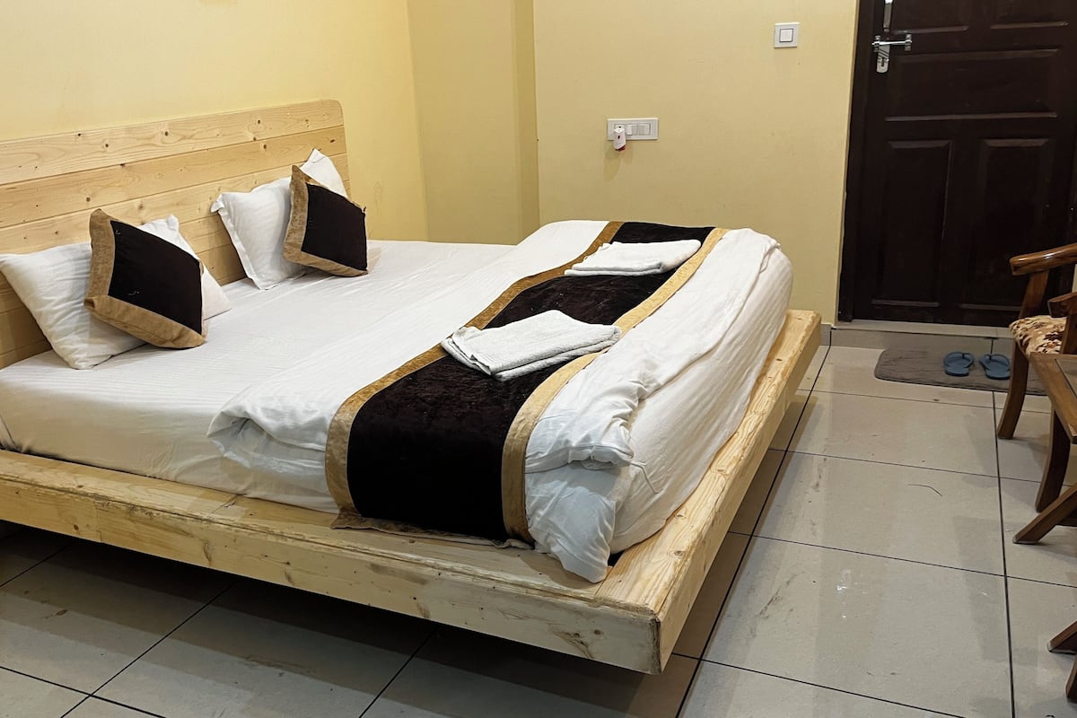 Premium Room, 1 Bedroom, Balcony, River View | Egyptian cotton sheets, premium bedding, memory foam beds