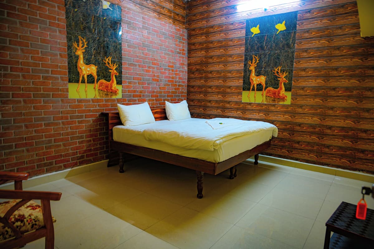 Premium Double Room, 1 King Bed, Pets allowed | Egyptian cotton sheets, premium bedding, memory-foam beds
