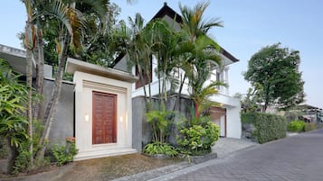 Bagian depan properti