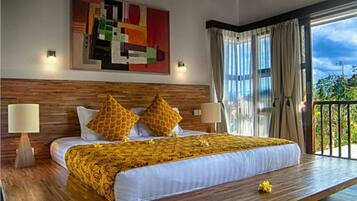 5 bedrooms, in-room safe, iron/ironing board, free WiFi