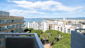 A high-rise building with multiple balconies overlooking a coastal cityscape. - Chic Stay by the Beach (Tarragona)