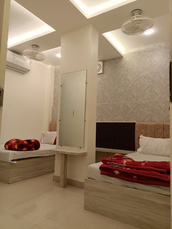 Deluxe Double Room, City View | Free WiFi, bed sheets - Goroomgo Kshipra Guest House Ujjain (Ujjain)