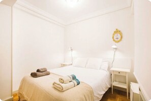 3 makuuhuonetta, silitysrauta/-lauta, ilmainen Wi-Fi, vuodevaatteet