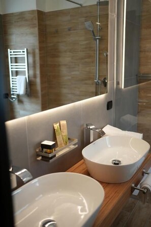 Exclusive Suite, 1 King Bed | Bathroom - Re Di Cuori Hotel (Caianello)