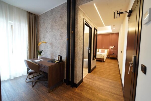 Junior Suite, Balcony | Business centre - Re Di Cuori Hotel (Caianello)