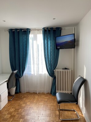 4 quartos, ferros/tábuas de passar roupa, Wi-Fi, roupa de cama