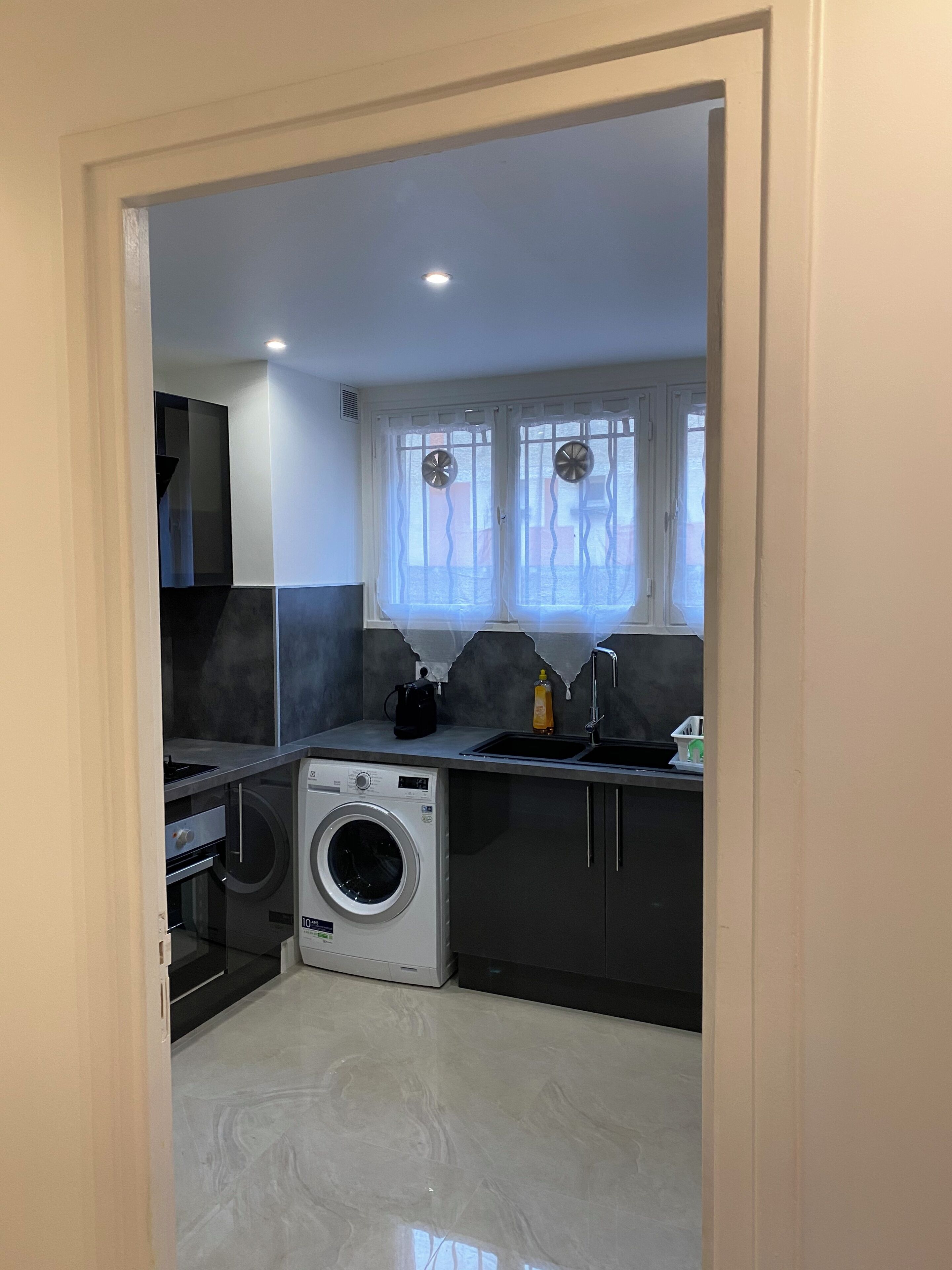 Micro-ondes, four, plaque de cuisson