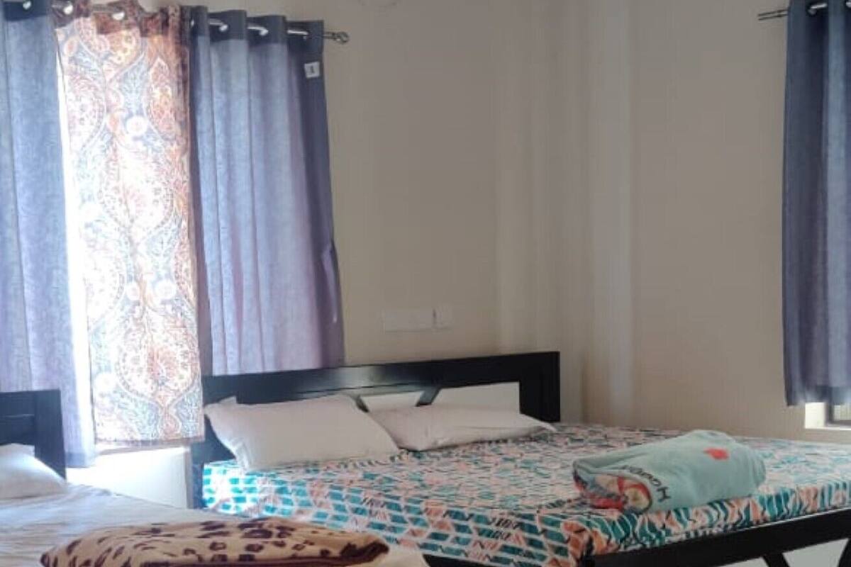 Soundproofing, free WiFi, bed sheets