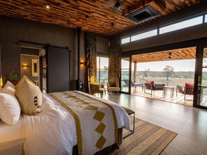 Classic-Doppelzimmer, Parkblick | Zimmersafe, Schreibtisch, laptopgeeigneter Arbeitsplatz