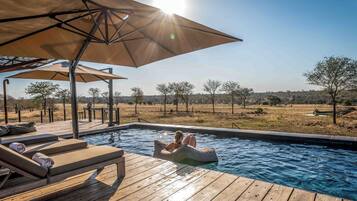 Outdoor pool, pool umbrellas, sun loungers