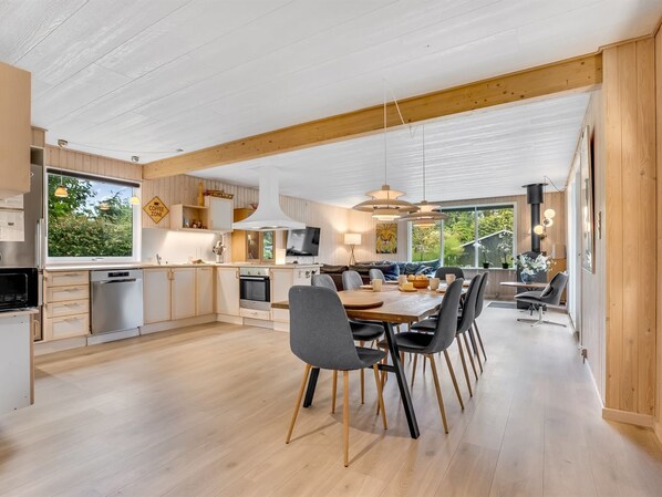 Jääkaappi, mikroaaltouuni, uuni, astianpesukone