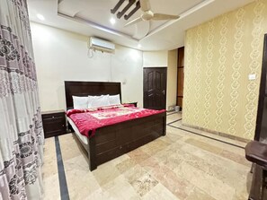 Deluxe Double or Twin Room | Soundproofing, iron/ironing board, free WiFi - Millat Guest House G9-4 (Islamabad)