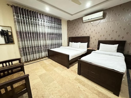 Deluxe Double or Twin Room | Soundproofing, iron/ironing board, free WiFi