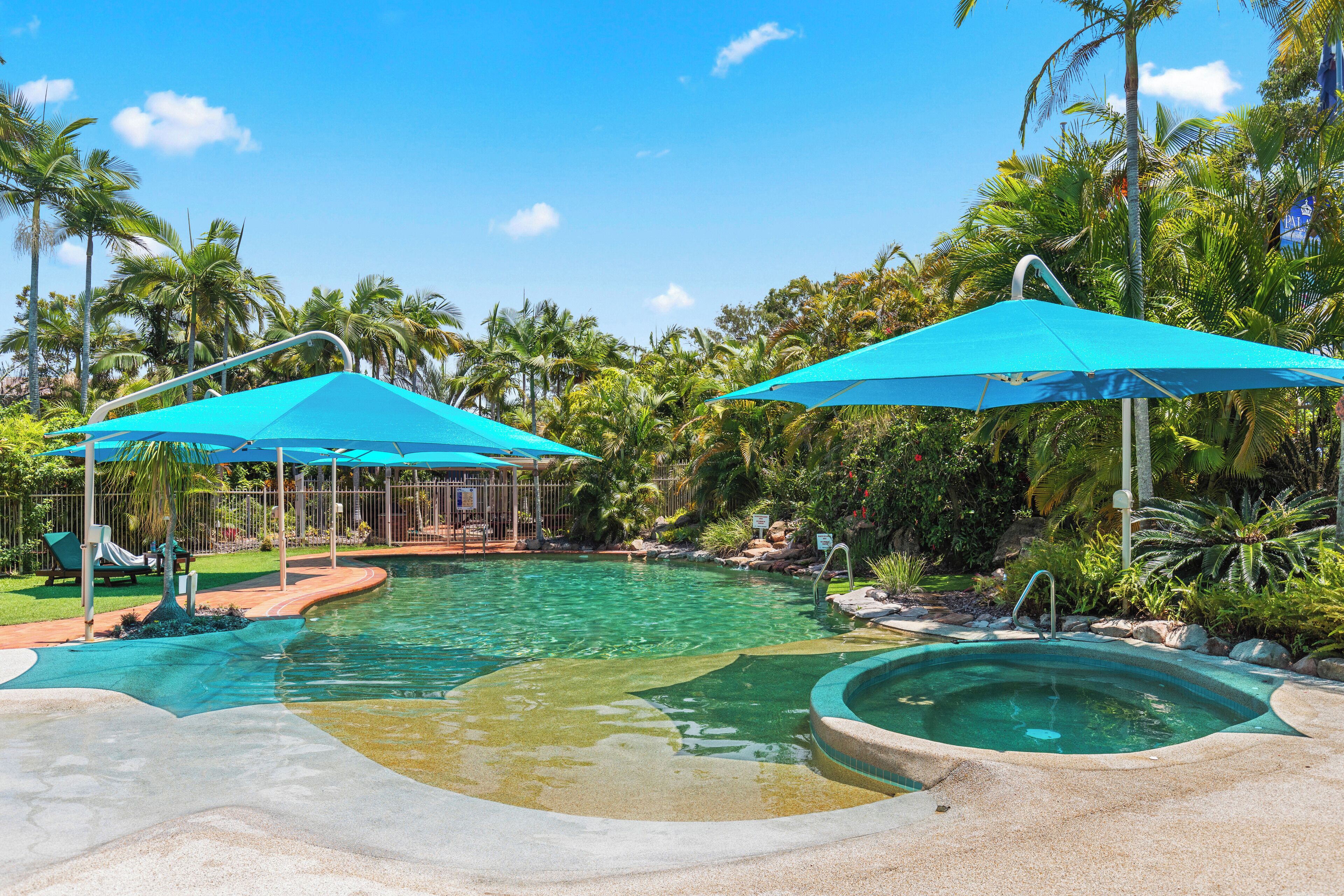 Hồ bơi ngoài trời, hồ bơi nước nóng 