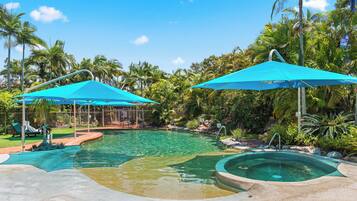 Hồ bơi ngoài trời, hồ bơi nước nóng