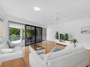 Living area - Riviera Resort Hervey Bay  (Torquay)