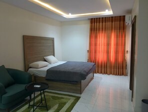 3 bedrooms, desk, laptop workspace - Favour home (Abuja)