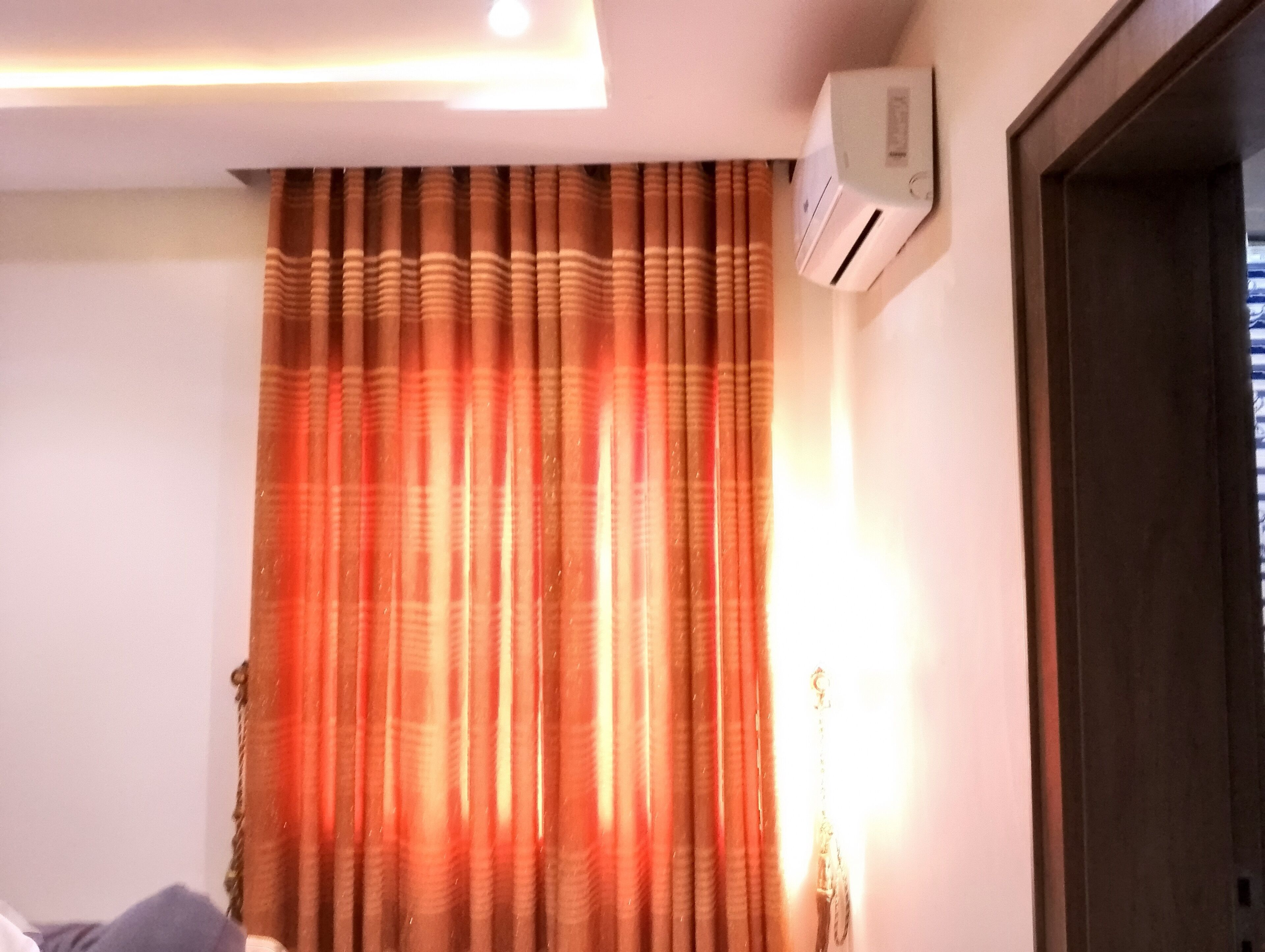 3 habitaciones, escritorio y espacio para trabajar con laptop 