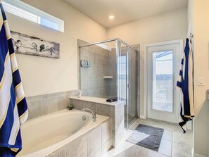 Signature House, Multiple Bedrooms, Patio, Resort View | Bathroom | Free toiletries, hair dryer, towels, soap - Ohana Gathering House (Davenport)
