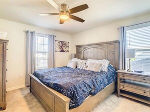 7 bedrooms, individually decorated, individually furnished, desk - Ohana Gathering House (Davenport)