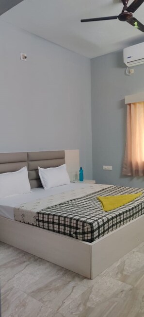 Doppia Deluxe, camere multiple, vista città | Insonorizzazione, Wi-Fi gratuito, lenzuola
