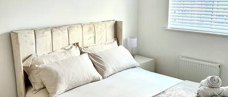 3 chambres, fer et planche à repasser, Wi-Fi, draps fournis