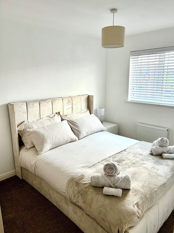 3 bedrooms, iron/ironing board, WiFi, bed sheets