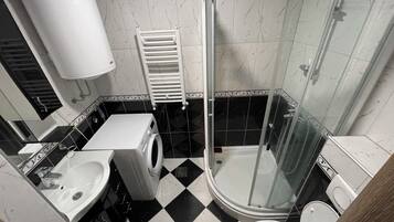 Kostenlose Toilettenartikel, Haartrockner, Handtücher, Seife