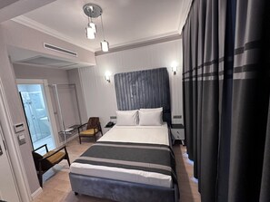 Standard Room, 1 Double Bed, Non Smoking | Egyptian cotton sheets, premium bedding, soundproofing, free WiFi