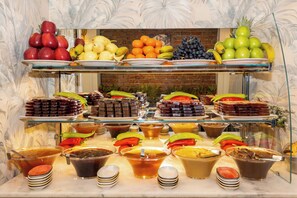 Esmorzar diari d'estil bufet gratuït