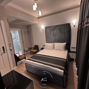 Habitación estándar, 1 cama matrimonial, para no fumadores | Sábanas de algodón egipcio y ropa de cama de alta calidad