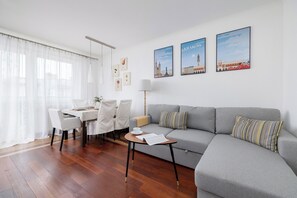 Living area - Kraków Apartment With Parking by Renters (Kraków)