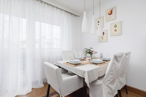 Living room - Kraków Apartment With Parking by Renters (Kraków)